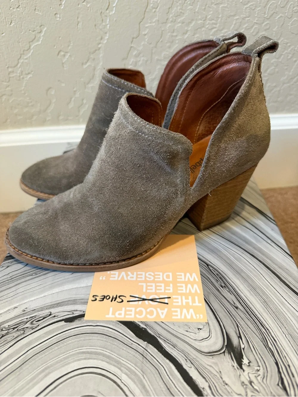 Slip-On Suede Chelsea Boots for women - Gray